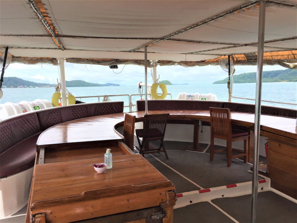 Outdoor dining deck aboard Phinisi liveaboard